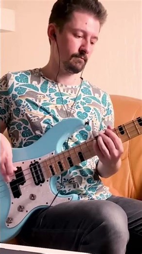 Bass Shorts 69: First notes on Billy Sheehan Yamaha