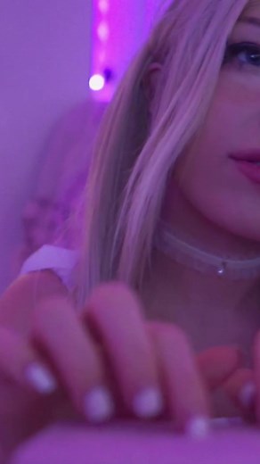 do you like when I tap, tap, tap? @dollblush #asmr #asmrtriggers #cat