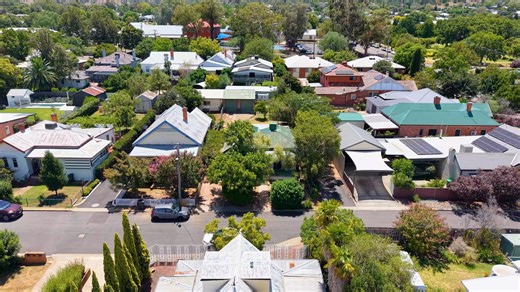 Prime Position and Close to the CBD! ✨ Positioned in one of Tamworth's most convenient pockets, this wonderful period home presents an exciting opportunity to secure a solid home with outstanding potential all just moments from the CBD. Set on a great block and offered for sale by Auction, this three bedroom home is perfect for those looking to renovate, refresh or add their own personal touch. Whether you're stepping into the market for the first time or searching for your next project, the pos