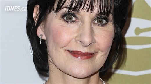 Irská zpěvačka Enya žije ve viktoriánském sídle jen se svými dvanácti kočkami - iDNES.cz