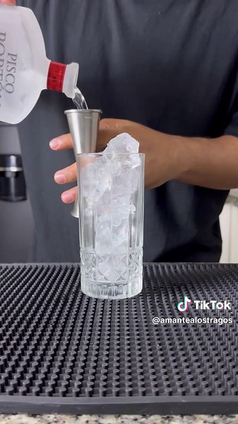 Delicioso Coctel Inca Pisco con Toque de Inca Kola