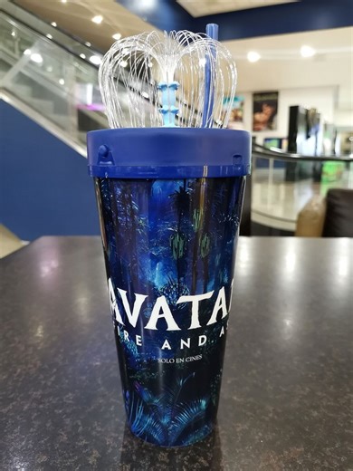 Compré el vaso de Avatar fuego y cenizas con tapa 3D y luz led ✨🔥 #AvatarFireAndAsh #Vasoavatarcinepolis #Pingsolutions | El Review Geek