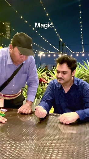 #Magic ? How does he do it? Ahmed works at #Cheezious | #pizza #foodie #lahore #ytshorts #razzamunir