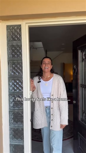 This is a house that really feels like a home. The villa is a bright and functional and sits on a 535 sqm plot, with 208 sqm of living space and expansive outdoor areas offering complete privacy. The ground floor features a bedroom with a private bathroom, a furnished kitchen, a dining area, and a living room opening to a garden with a pergola and fruit trees. Upstairs, the master bedroom includes an en-suite bathroom, a walk-in closet, and a private balcony, while two additional bedrooms share 