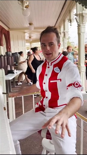 It’s Opening Day for Major League Baseball and the iconic Grayson at Magic Kingdom is celebrating with “Take Me Out To The Ballgame” ⚾️ 🎹 | Doctor Disney