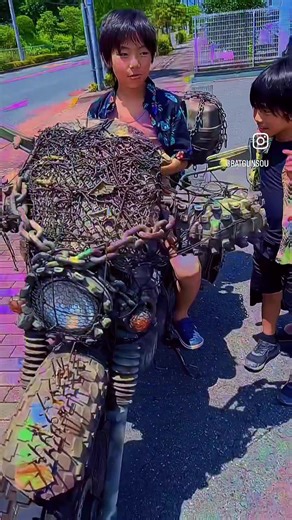 世紀末バイクにどハマりの僕とママ👦👩 #世紀末バイク #MADMAX2 #北斗の拳 #ヒャッハー #悪役バイク