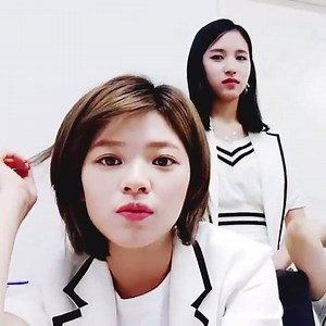 3.6K views · 983 reactions | [TRANS] 170822 #MINA @ VLIVE 과자먹고싶어...