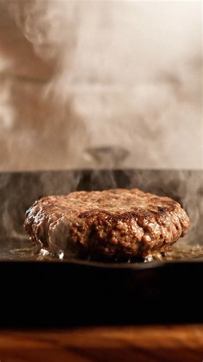 🍔 Classic Cheeseburger Recipe 😋 Ingredients: 1 burger bun, toasted 🥯 1 beef patty (about 150g) 🥩 1 slice cheddar cheese 🧀 Fresh lettuce 🥬 Tomato slices 🍅 Salt & black pepper 🧂 Butter or oil for cooking Instructions: 1️⃣ Season your beef patty with salt and pepper. 2️⃣ Grill or pan-fry it for about 3–4 minutes on each side. 3️⃣ Add a slice of cheddar cheese on top and let it melt. 4️⃣ Toast the bun lightly in butter for extra flavor. 5️⃣ Layer lettuce, tomato, patty with cheese, and top b