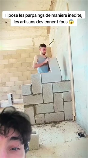 🤔 He lays the cinder blocks in a very surprising way #tip #construction #DIY #renovation #building