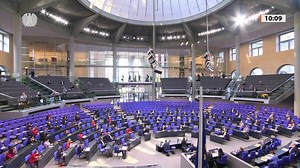 Peter Boehringer, Vorsitzender des Haushaltsausschusses, zur geplanten Neuverschuldung von über 400 Milliarden Euro: "Die Rettung der deutschen Wirtschaft und Gesellschaft kann nur über das schnelle Ende des Lockdowns kommen, nicht über verfassungswidrige, massenhafte Bürgereinschränkungen, nicht über unbezahlbare Dauersubventionen, nicht über Corona-Steuererhöhungen, nicht über Massenquarantäne und keinesfalls über unzureichend getestete Impfungen oder gar über eine faktische Impfpflicht, die w