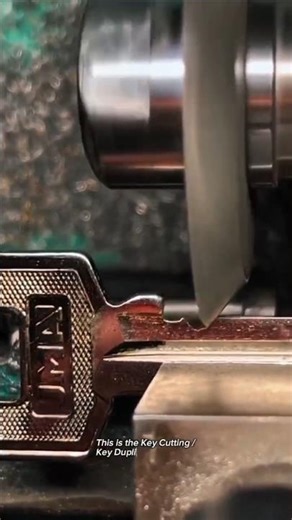 How Keys Are Duplicated with Precision | Satisfying Key Cutting Machine Process