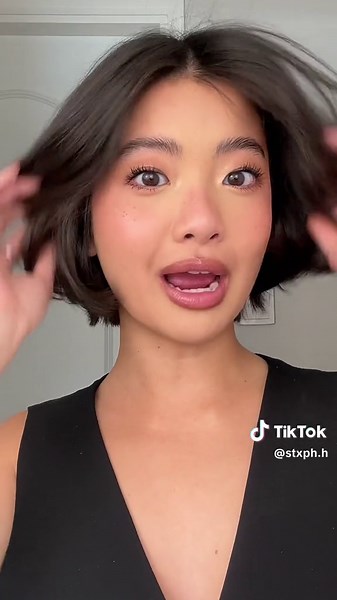 this was such a chaotic curling experience 😭💀 love the volume but I don’t think I did this right 😭 my curls are going in different directions and let’s just ignore the short straight bits underneath that are too short to curl 😪 #greenscreen #dysonairwrap #shorthairairwrap