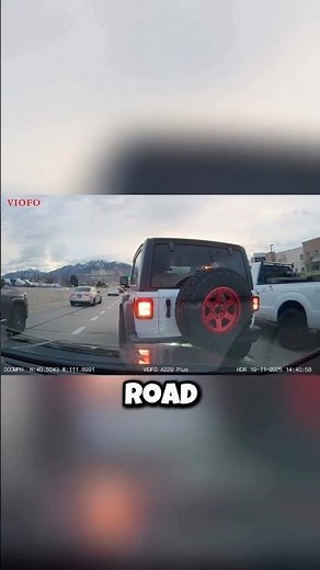 Aggressive Jeep Driver Tries to Start Road Rage but Gets Ignored