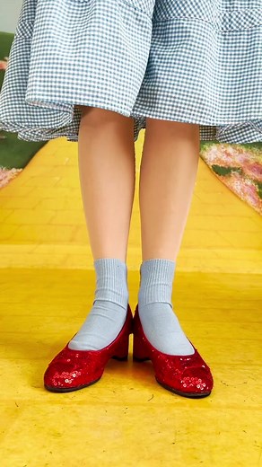 👠 Follow the Yellow Brick Road to #movieworldaus and celebrate Hooray for Hollywood, until 16 July! ✨ #warnerbros #movieworld #goldcoast #australia #fyp #fypシ #trend #foryoupage #viral #foryou #themepark #woz #wizardofoz #dorothy #heels #ruby #hollywood