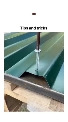 Pastel Frames💕✨ on Instagram: "Unbelievable 🙀😵 Internet couldn't believe this! . 日本利用压电瓷砖将脚步转化为电能。这些瓷砖捕捉来自你脚步的动能。当你行走时，你的重量和动作会对瓷砖产生压力。瓷砖会轻微弯曲，从而产生机械应力。瓷砖内部的压电材料将这种应力转化为电能。每一步都会产生少量电荷，而数百万步结合在一起就能产生足够的电力来驱动 LED 灯、数字显示屏和传感器。在像涩谷车站这样繁忙的地方，每天大约有 240 万个脚步为这一系统作出贡献。这些电能可以被储存或立即使用，从而减少对传统电力来源的依赖，并支持可持续的城市基础设施。这种方法将日常运动转化为实用的可再生能源 #日本 #知识 #事实 你知道吗 推荐 科技 创新 历史 技术 实验 热门 日本利用压电瓷砖将脚步转化为电能。这些瓷砖捕捉来自你脚步的动能。当你行走时 #techwaseem 你的重量和动作会对瓷砖产生压力。瓷砖会轻微弯曲，从而产生机械应力。瓷砖内部的压电材料将这种应力转化为电能。每一步都会产生少量电荷，而数百万步结合在一起就能产生足够的电