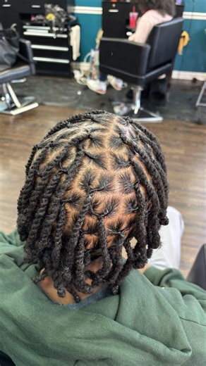 Wait… zoom in on that parting 😮‍🔥 Clean retwist every time 🔒✨ Norfolk, VA 📍 Link in bio to book. #Retwist #MensLocs #757loctician #norfolkva #757tiktok