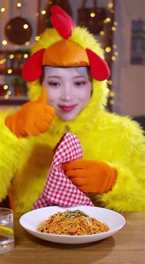 Spaghetti time- chicken edition! #asmr #foodiechronicles #foodie #eatingsounds #eatingasmr #eating