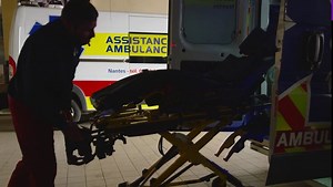 Power-PRO™ XT - Ambulance stretcher trolley by Stryker Emergency Care | MedicalExpo