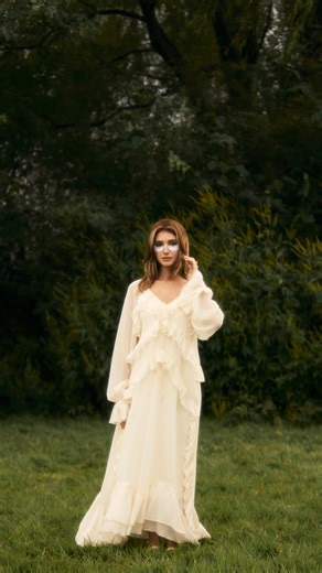 Hia Magazine on Instagram‎: "⁨ "اخترت مجال العناية بالبشرة لأنني شخصيًا عانيتُ من مشاكل في بشرتي". في مقابلة خاصة مع شيرين عمارة خلال إطلاق علامتها الجديدة Skin by Sherin، تحدّثت عن شغفها وتجربتها الشخصية وفلسفتها في جعل العناية بالبشرة بسيطة وفعّالة. إكتشفي المزيد من التفاصيل في هذا الفيديو. In an exclusive interview, Sherin Amara opens up during the launch of her new brand, Skin by Sherin, sharing her passion, personal journey, and philosophy of keeping skincare simple yet effective. Discover 