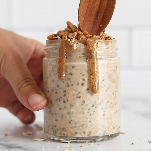 RECIPE >> https://www.simplyquinoa.com/overnight-oats-recipes/ Need to get more protein in your diet?! Make these easy and delish Almond Butter Protein Overnight Oats! | Simply Quinoa