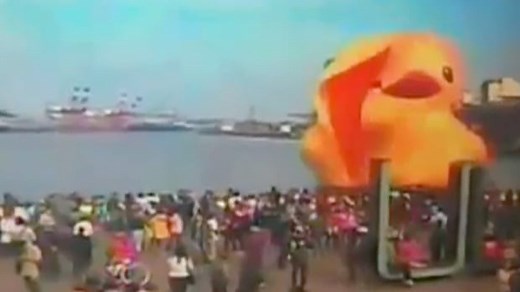 Giant yellow duck explodes hours before New Year's Eve in Taiwan - video