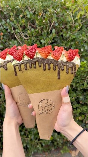 開発まで1年半？パリッと感が最高の抹茶クレープ！鎌倉にあるクレープとエスプレッソとかまくら茶房さんの抹茶クレープが最高！生クリームとカスタードクリームも濃厚でおいしかった！#japanesefood