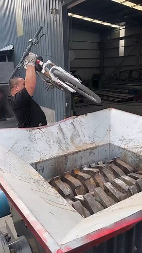 71K views · 545 reactions | Learn how to destroy unusable thing #destroy #threadingmachine #technology #machineinvention #bestmachine #giantmachine #EP | Fun DIY | Facebook