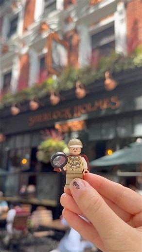 LEGO Sherlock Holmes Visits a FREE Museum in London 🔎🇬🇧