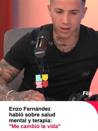 ⭕️ Enzo Fernández: “Arranqué a ir al psicólogo tres meses antes del Mundial. Me cambió la vida” 🗣 El mediocampista habló en Luzu TV sobre su camino con la salud mental. Contó que empezó el proceso justo antes del torneo internacional. 💭 “Empezás a expresarte, a hablar con una persona de lo que te pasa, lo que sentís, lo que hacés en el día a día”, explicó. 💬 Describió cómo evolucionó ese trabajo: empezó con un coaching grupal y luego pasó a charlas personales. “Me ayudó un montón a desarrolla
