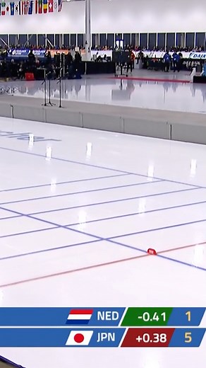 From 🥈 to 🥇 Femke Kok 🇳🇱 goes one better in the second 500m in Quebec and wins in a new track record! Erin Jackson's 3rd place ensures she takes the World Cup Trophy | ISU Speed Skating