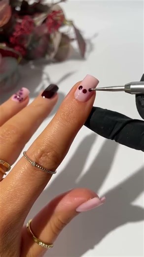 Fall Nail Colours That Will DOMINATE Your Feed in 2025