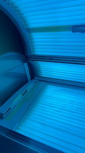 LEVEL 5 ERGOLINE PRESTIGE 1100🤩 This bed consists of a TON of fully adjustable features including fans, air conditioning, misters, and even AROMATHERAPY! Try it out today to see why this is a client (and employee) fav🥰 | Tropical Tan Palatine