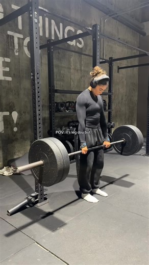 Mind of their own 🙂‍↔️ Wearing @Gymshark zip up dc | RHIANNON10 #upperbody #gymgirl #girlswholift #GymTok #fyp