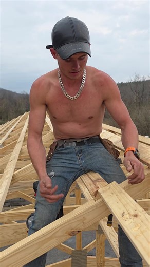 Why I wear a white gold necklace?