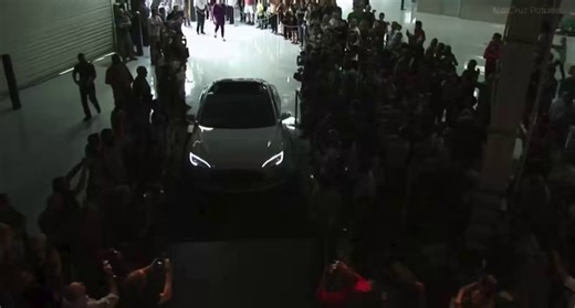 Here are 20 key points on the history of the Tesla Model S and Model X:1. Tesla unveiled the Model S prototype in March 2009 at its design studio in Hawthorne, California, marking the company’s first clean-sheet electric sedan design after the Roadster. 2. In 2010, Tesla acquired the former NUMMI plant in Fremont, California (now Tesla Fremont Factory), which became the production home for both the Model S and later the Model X. 3. Model S production officially began in June 2012, with the first