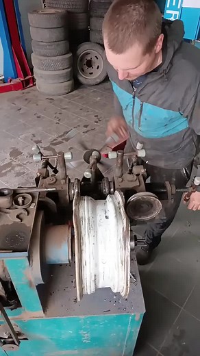 Threading Techniques in Industrial Workshop Settings