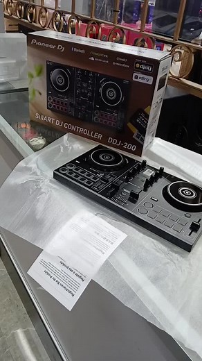 Discover the Pioneer DJ DDJ-200 Controller Features