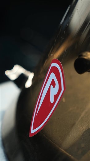 Erlebe eine neue Dimension des Kunstköderangelns! 🌌 Der Fox Rage Big Eye Blade reizt selbst vorsichtige Räuber zum Biss. Das große, durchscheinende Auge setzt einen klaren Attackpunkt – einfach unwiderstehlich. 👁️ Zwei Befestigungsösen ermöglichen dir verschiedene Lauftiefen und Aktionen – perfekt für jede Angelsituation. Die nachhaltige Zinklegierung trifft auf scharfe VMC-Doppelhaken für maximale Bissverwertung. 💥 📏 Größen: 4cm/8g & 6cm/17g 🎨 Farben: UV Pike | UV Black & Gold | UV Firetig