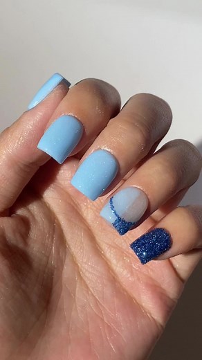 Get this color block & liner smile line French nails dipping done 👀🙋‍♀️💅 #dipnails #dippowdernails #dipnailstutorial #frenchnails #colorblocknails #bluenails #supershinenails #diynailart #nagaiadipkit #diynail #fyp