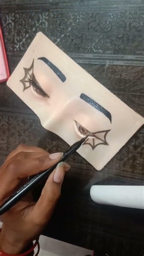 #shorts 🌺🤗 aasan se😘 aasan👁️👀 eye makeup🙂 for🫰🏻 beginners.🤗🥰 very easy 🥰&❤️🌺 simple.😍