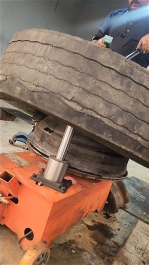 Mini tire changer machine truck