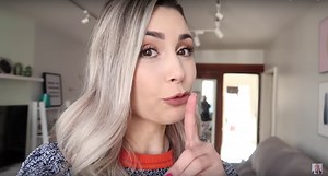 317K views · 791 reactions | Convocamos quem adora maquiagem, vlogs e quer começar um canal no YouTube. A Jana Taffarel, do canal Sempre Glamour, usou a nova Canon SL2 pra mostrar como é importante gravar vídeos da vida e como isso pode ser o começo do seu canal. Os views estão te esperando. Vem ver! #CanonSL2 | Canon | Facebook