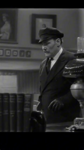 He Never Saw It Coming… 🔪 | Dressed to Kill (1946)