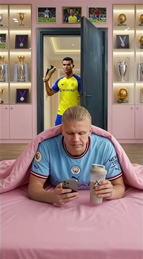 Poor erling is secretly using his phone #football