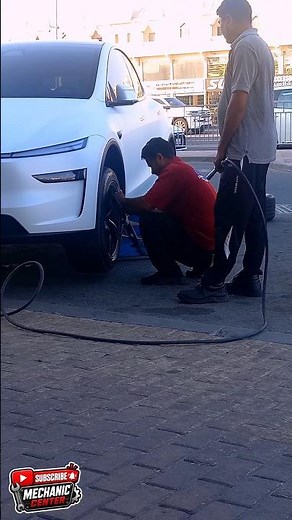 Removing a Tesla Aero Wheel Cover Without Damage#tesla #mechanic