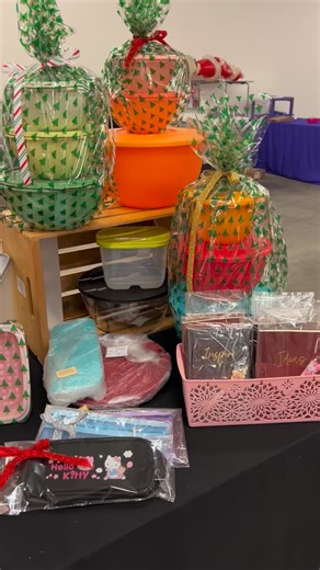 ✨ Vendor Spotlight: Diana with Tupperware! ✨ Get ready, Tupper-fans — Diana is back for BOTH of our December Timeless Treasures Boutique shows! 🎉 She’s bringing tons of Tupperware treasures, all wrapped and ready for gifting 🎁… plus she’ll be restocking throughout the event so there’s always something new to snag! Don’t forget to grab a catalog so you can shop all your Tupperware favorites all year long. 💚 Diana joins 120 amazing artisans at our holiday pop-ups — it’s going to be a festive sh