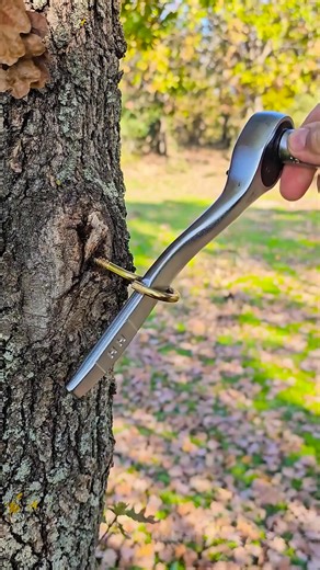 How to Screw In a Hook the Right Way 🔩 | 5-Minute Crafts GIRLY