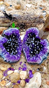 Amethyst is one of the most expensive stones in the world #Rockhounding ##AgateReveal ###Lapidary #Minerals #Crystals ##NatureFinds #TreasureHunt #RiverRock #CreekRock #StoneCracking #OddlySatisfying #SatisfyingVideo #OutdoorAdventure #HiddenGems #Fyp. | Uswandi Golddigging