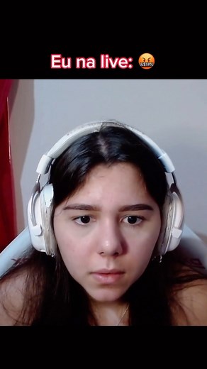 Ana Laura on Instagram: "Essa é a realidade de 90% dos streamers  #live #twitch #streamer #streaming #stream #clickbait #rage"