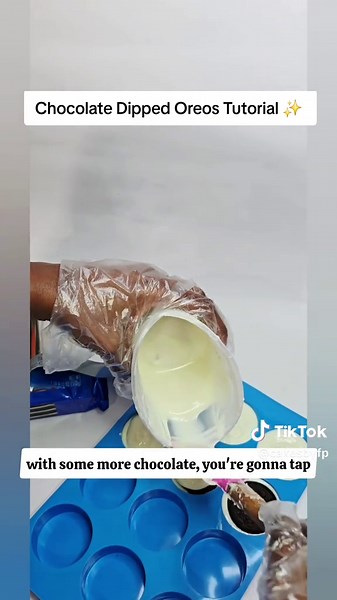 These chocolate-dipped Oreos are dangerously easy to make and even easier to eat 🍫✨ Perfect for party favors, dessert tables, or late-night cravings. Customize with your favorite chocolate and toppings! #creatorsearchinsights #fyp #fypシ #tiktokfoodie #foryou #viral #oreos #easydessert #nobakedessert #dippedoreos #dippedoreo #oreo #cakesbyfp #treatmaker #whitechocolate #chocolatecoveredoreo #oreos #chocolatecoveredoreos #tutorial